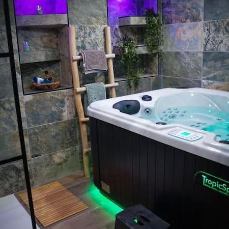 Apartamento Nuit De La Sagesse "Jacuzzi Terrasse Et Parking Prive" Ruan Exterior foto