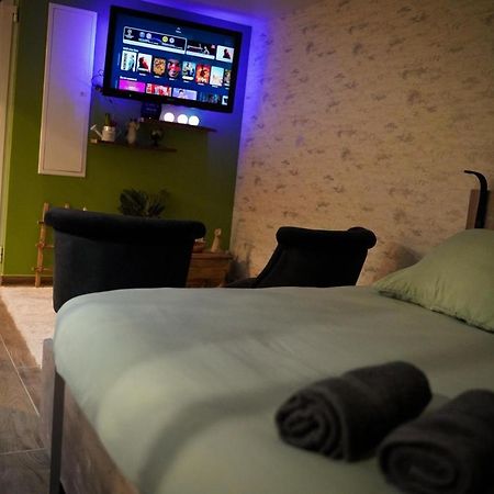 Apartamento Nuit De La Sagesse "Jacuzzi Terrasse Et Parking Prive" Ruan Exterior foto