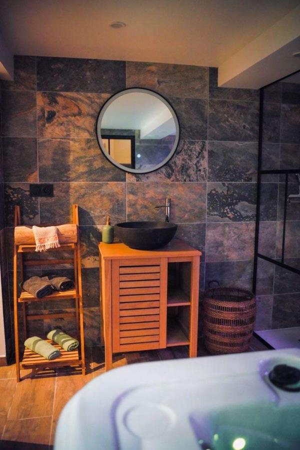 Apartamento Nuit De La Sagesse "Jacuzzi Terrasse Et Parking Prive" Ruan Exterior foto