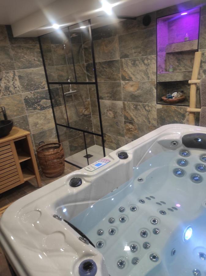 Apartamento Nuit De La Sagesse "Jacuzzi Terrasse Et Parking Prive" Ruan Exterior foto